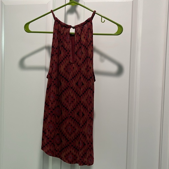 Red Patterned Sleeveless Top - Picture 3 of 4